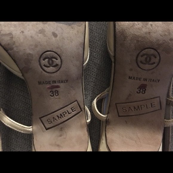 Authentic CHANEL Iconic Cap Toe Slingbacks Heels - Picture 4 of 5